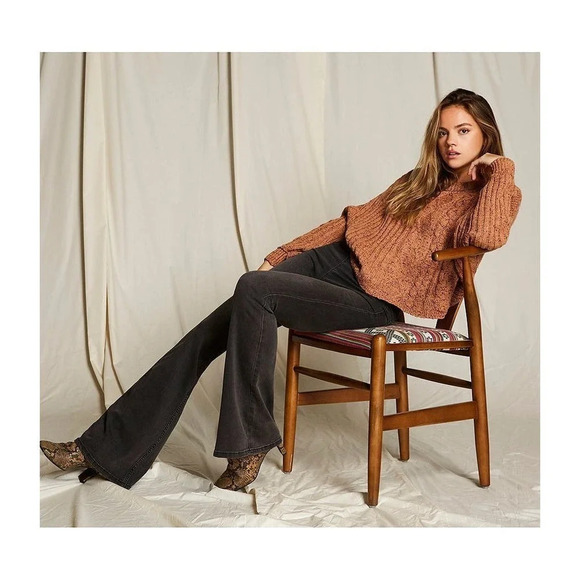 Free People Women's Gummy Flared Leg Mid rise Pull on Stretch Jeans Size 27 - Picture 3 of 11